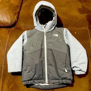 NorthFace Jacket 🔥4T Barely Used Great Condition Grey EZ Grow E Z Grow Unused!